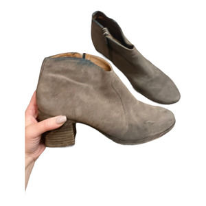 FRYE Low Rise Ankle Bootie Heeled Western Size 9B Tan Suede